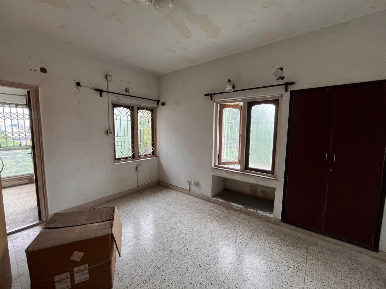 2 BHK Flat in Lake Gardens Image 2