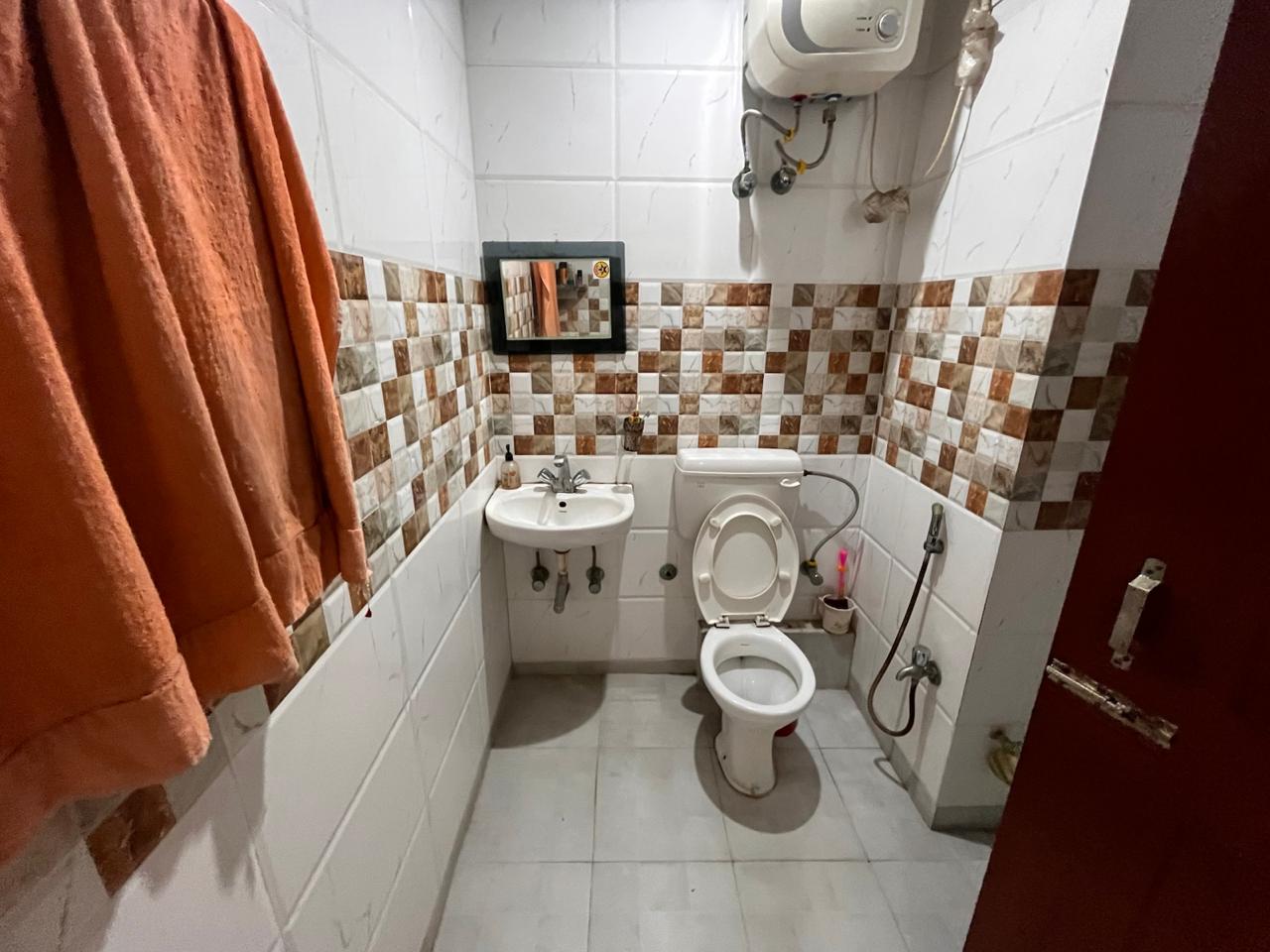 3 BHK Flat in Rowland Road Image 2